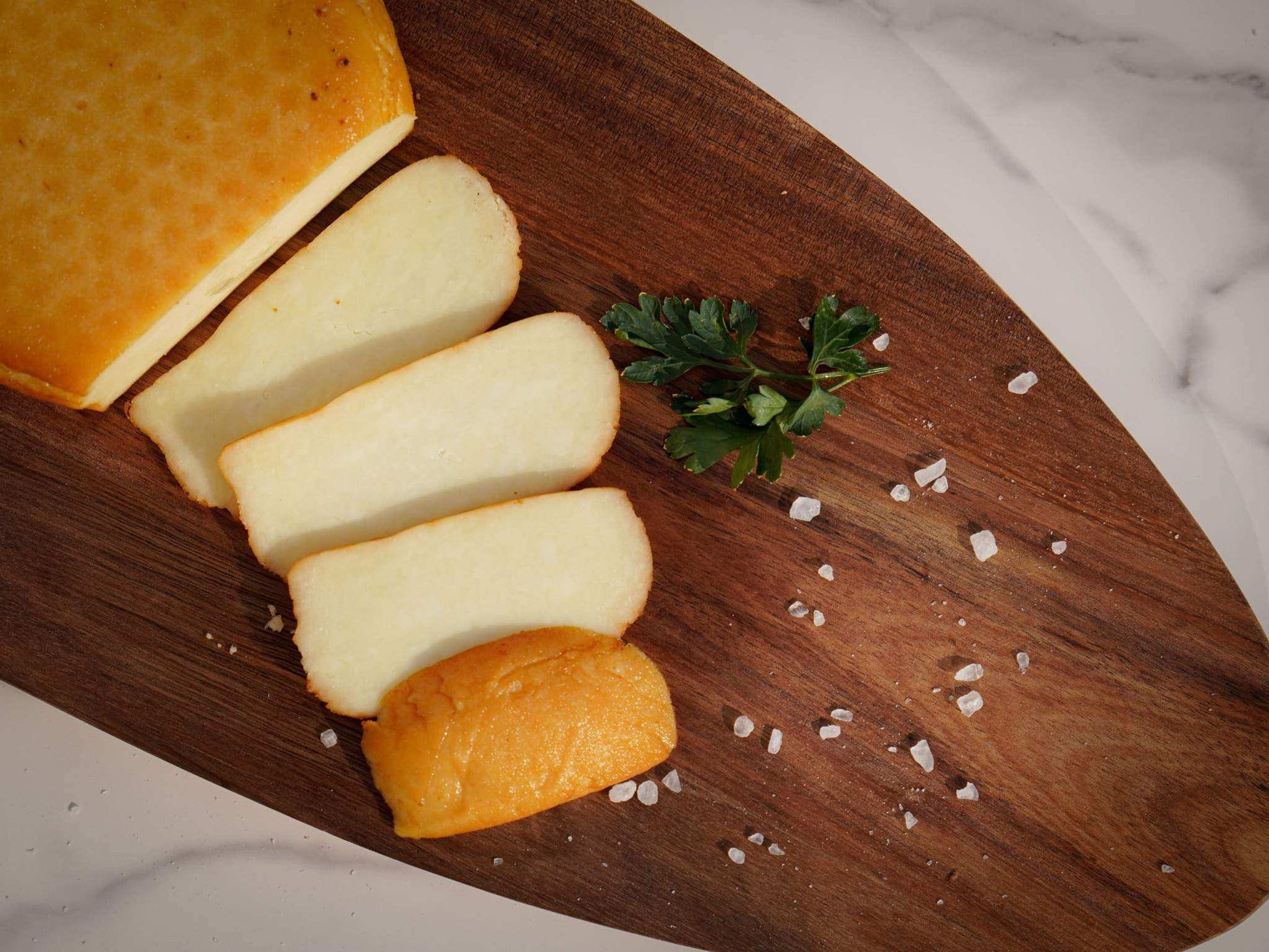 Dimko sir 400g geräucherter Käse mit würzigem Aroma und fester Konsistenz